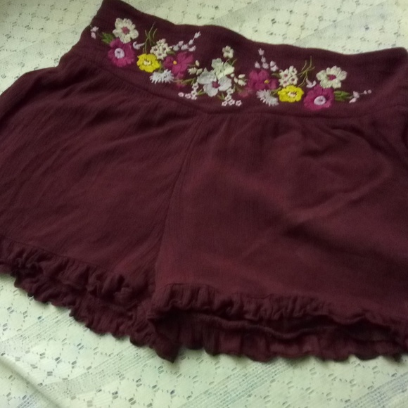 Shorts - Picture 2 of 3